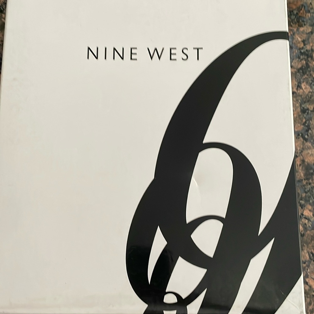Nine West black ankle boot size 9M